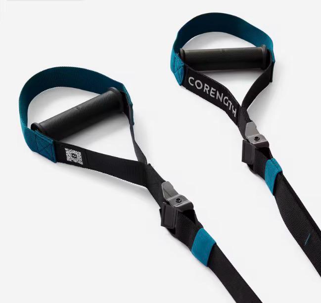 Suspension straps voor thuis van Decathlon, in de kleuren zwart en blauw